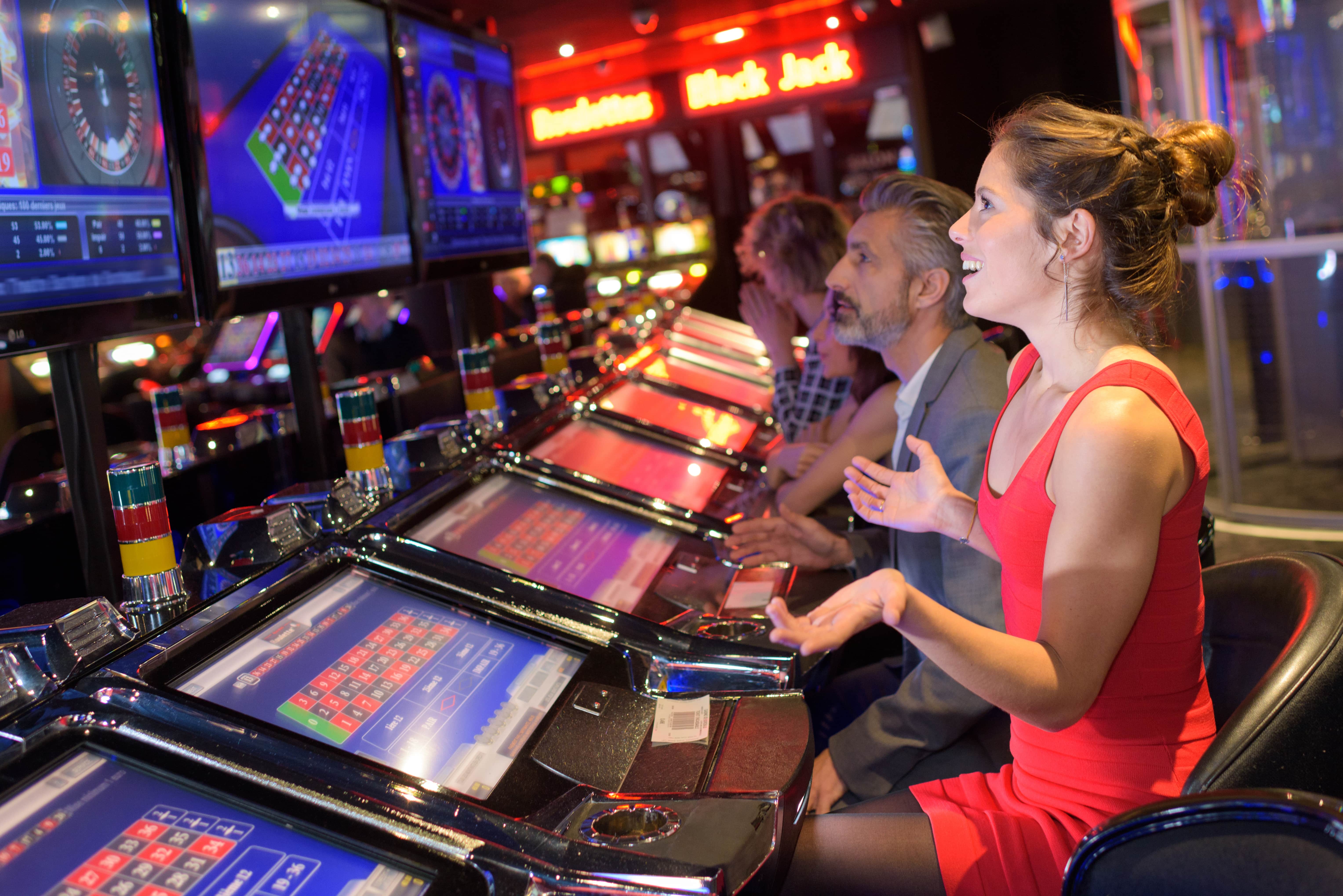 couple gambling at casino